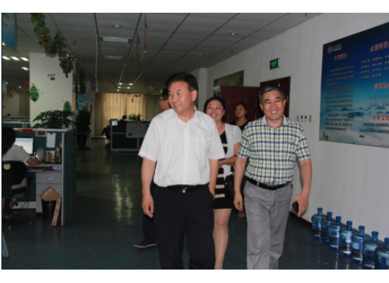 邢臺開發(fā)區(qū)黨工委副書記李群鎖到我公司參觀考察